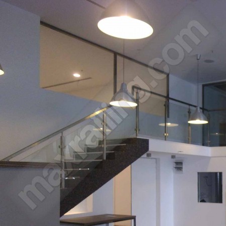 Парапети за стълби